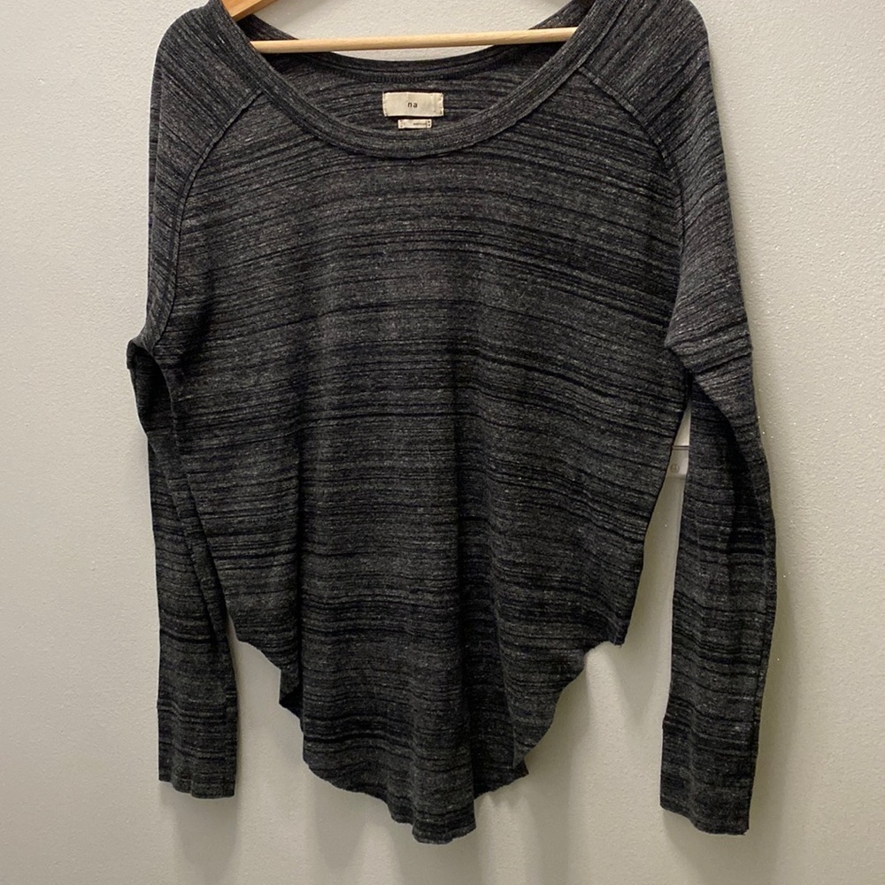 TNA | S | Dark Grey Shirt with Raw Hem